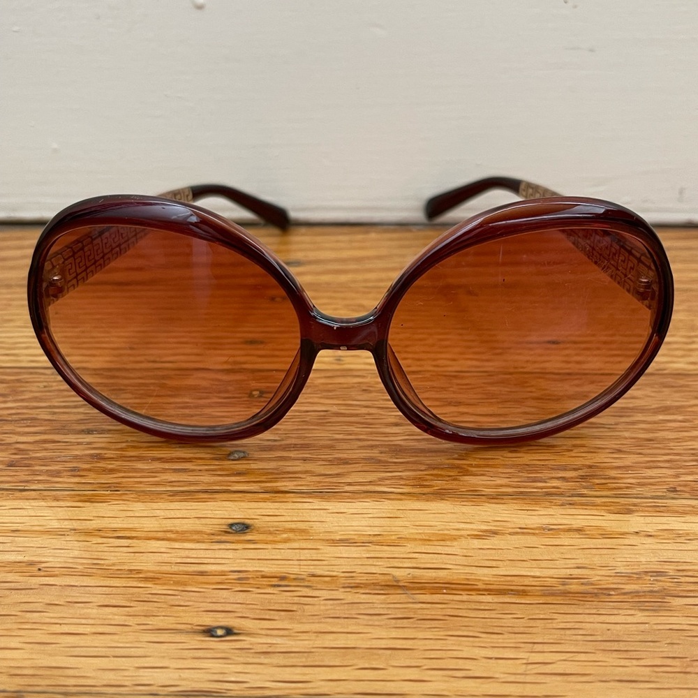 Brown Oversized Round Sunglasses with Greek Key Temple Detail - Picture 2 of 5